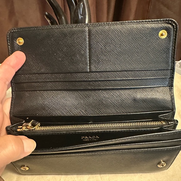 Prada wallet 7.5 x 3.5 black in excellent condition. Absolutely beautiful. - Picture 8 of 9